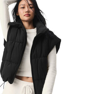 ALO YOGA Black Incline Puffer Vest size Large NEW